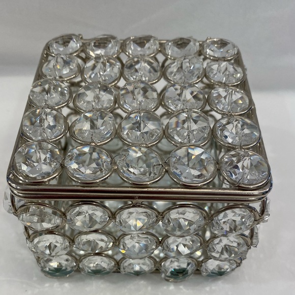 EUC TRINKET BOX WITH MIRRORED INTERIOR BOTTOM AND CRYSTALS SURROUNDING - Picture 2 of 12